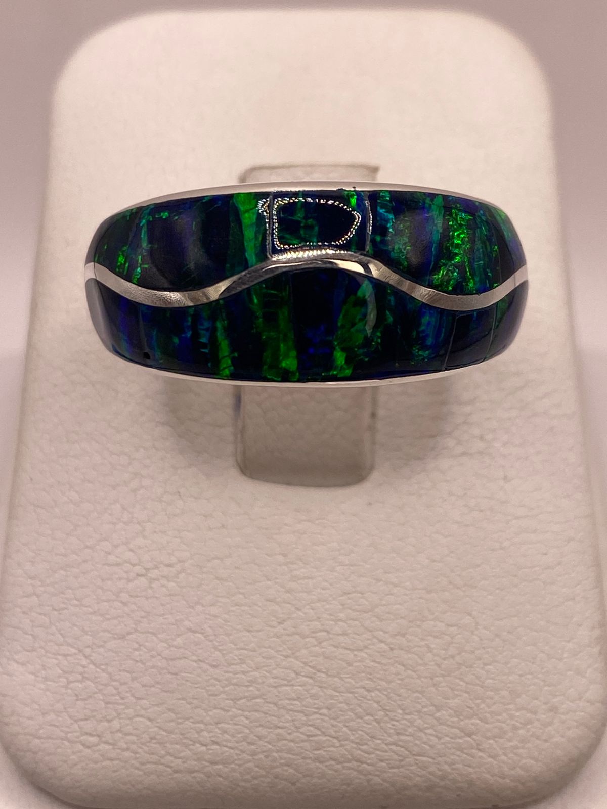 ANILLO DE PLATA LEY 925 CON ÓPALO AZUL Y VERDE DISEÑO ENVOLVENTE