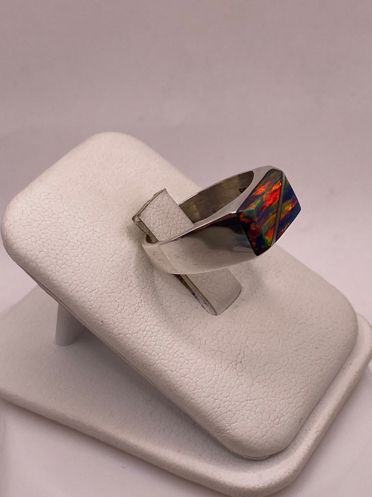 ANILLO DE PLATA LEY 925 CON ÓPALO DE FUEGO AZUL