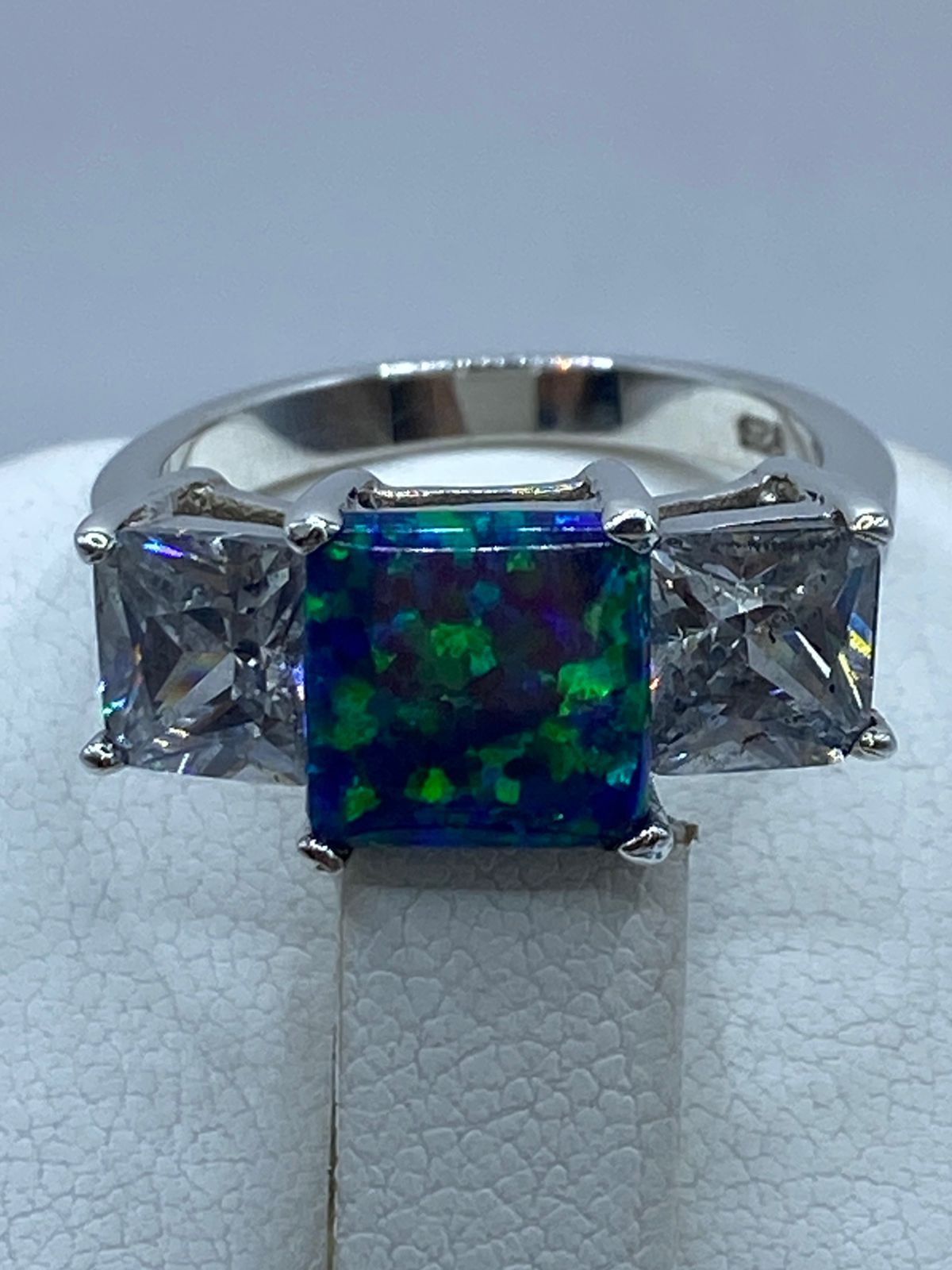 ANILLO DE PLATA LEY 925 CON ÓPALO DE FUEGO Y ZIRCONIA