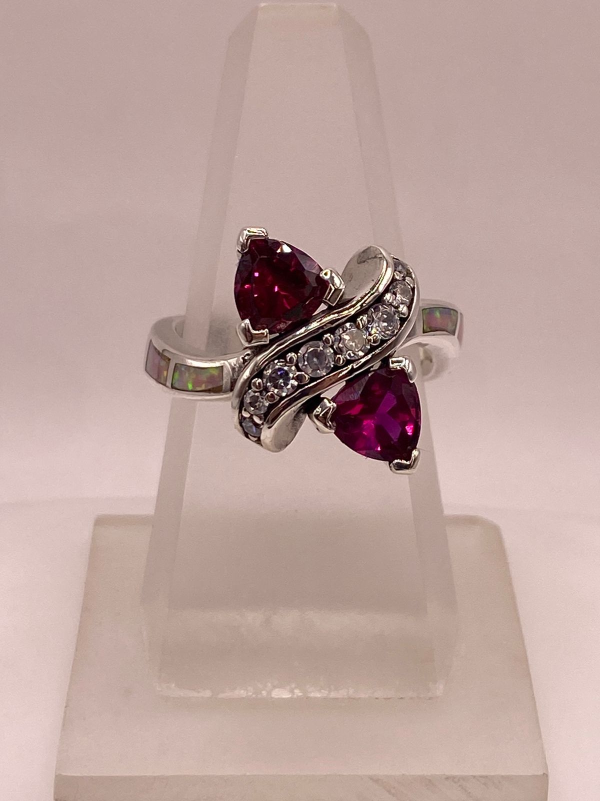 ANILLO DE PLATA LEY 925 CON ÓPALO DE FUEGO, ZIRCONIAS Y PIEDRAS FUCSIA