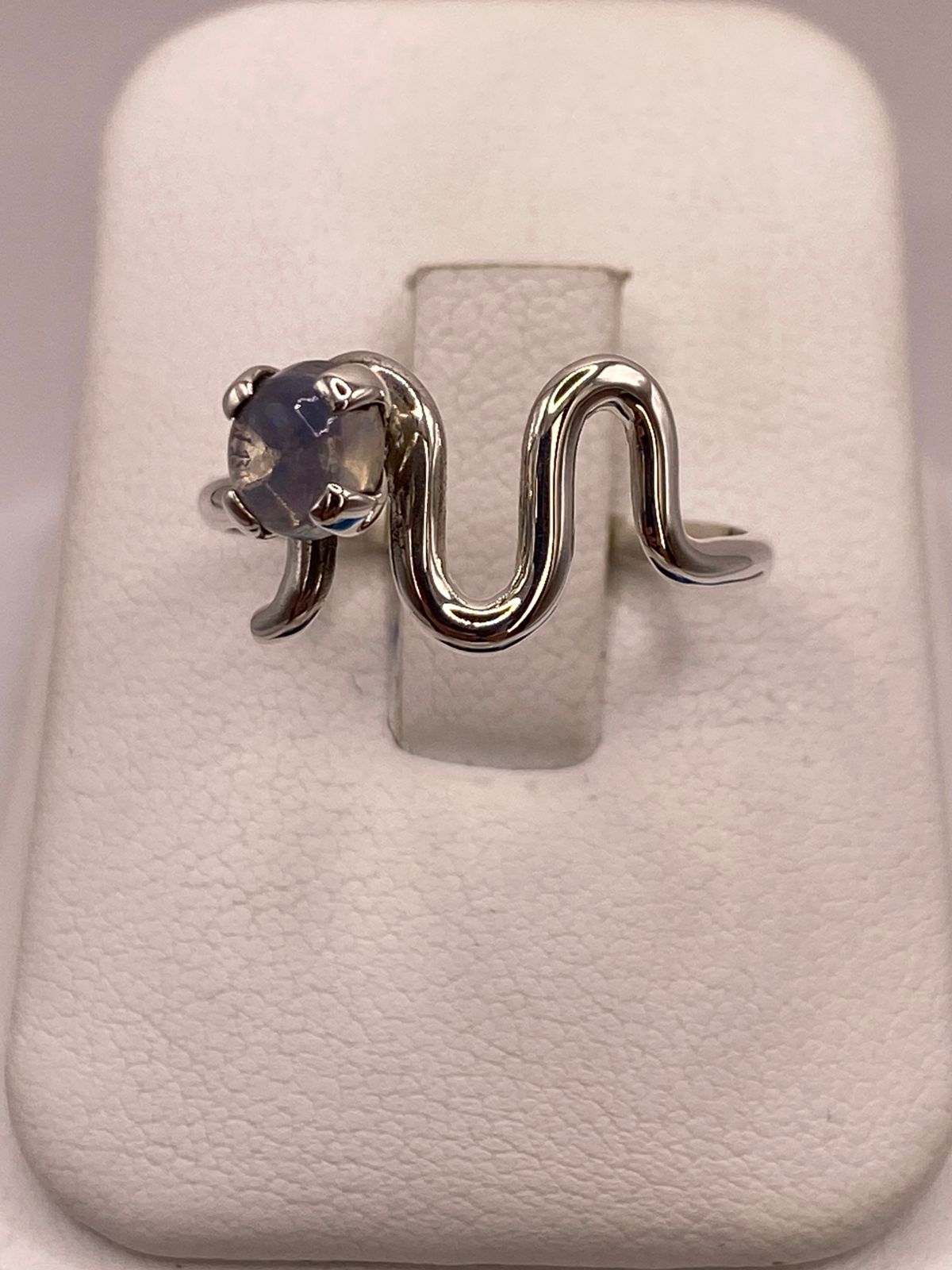 Anillo de Plata Ley 925 con Ópalo Natural, vista frontal