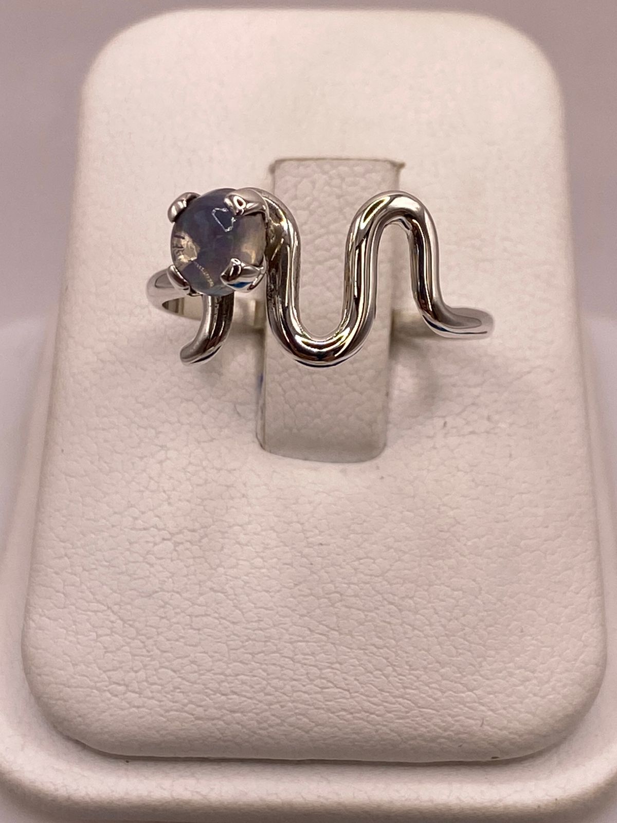 Anillo de Plata Ley 925 con Ópalo Natural, vista frontal