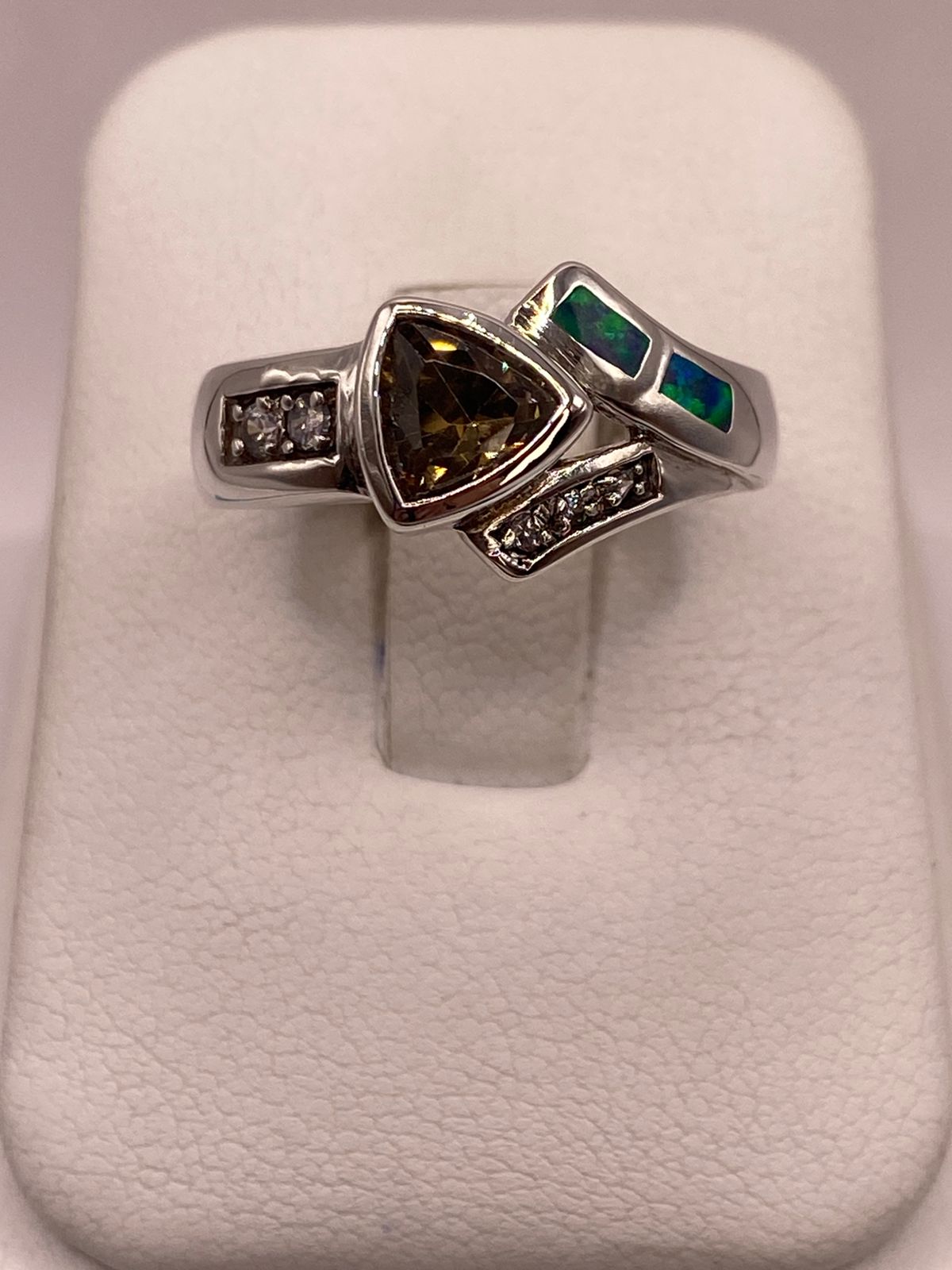 ANILLO DE PLATA LEY 925 CON ÓPALO Y ZIRCONIA COLOR CHAMPAGNE  DISEÑO MODERNO