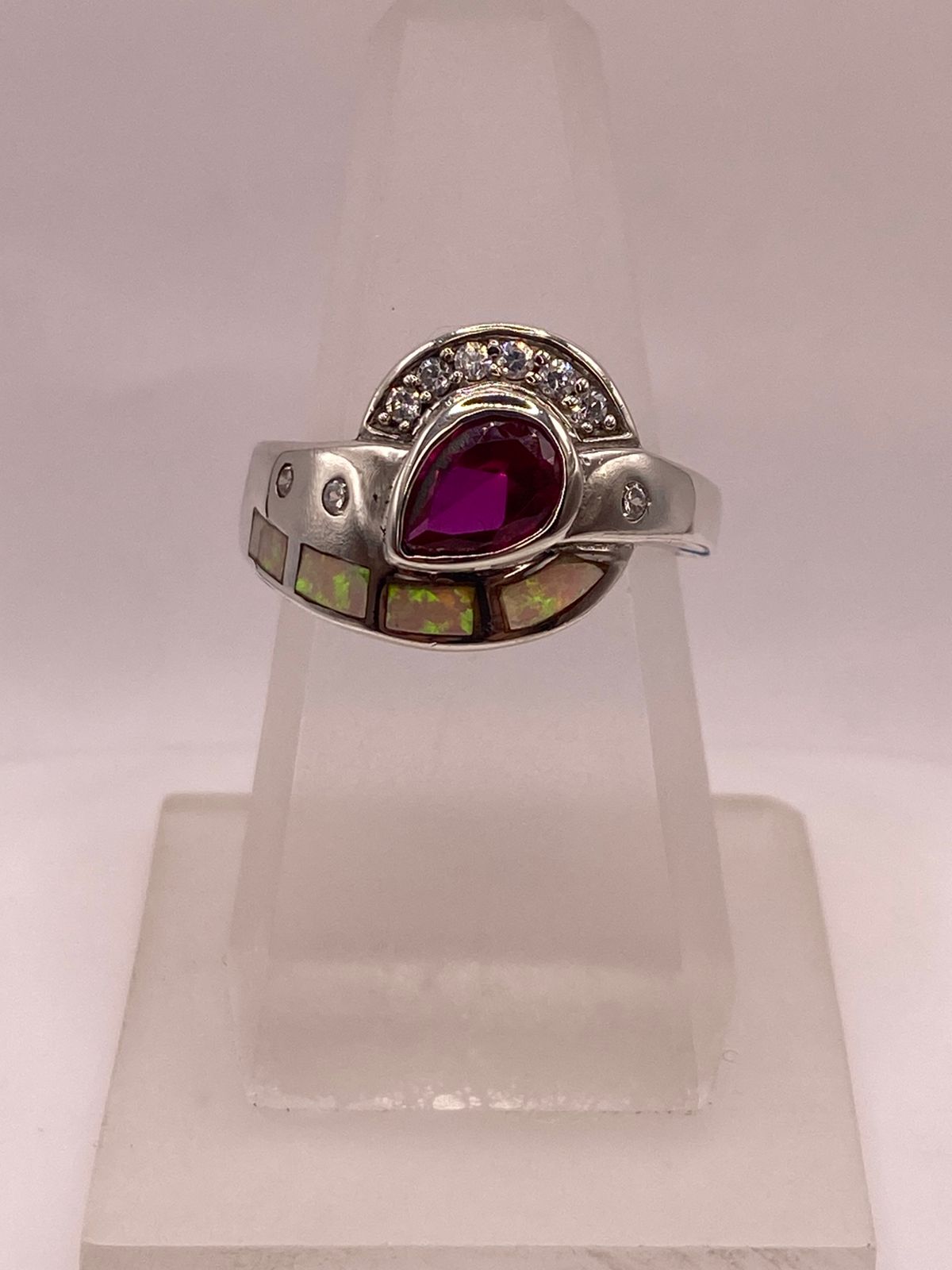 ANILLO DE PLATA LEY 925 CON ÓPALO DE FUEGO, ZIRCONIA FUCSIA Y DETALLES DE ZIRCONIA