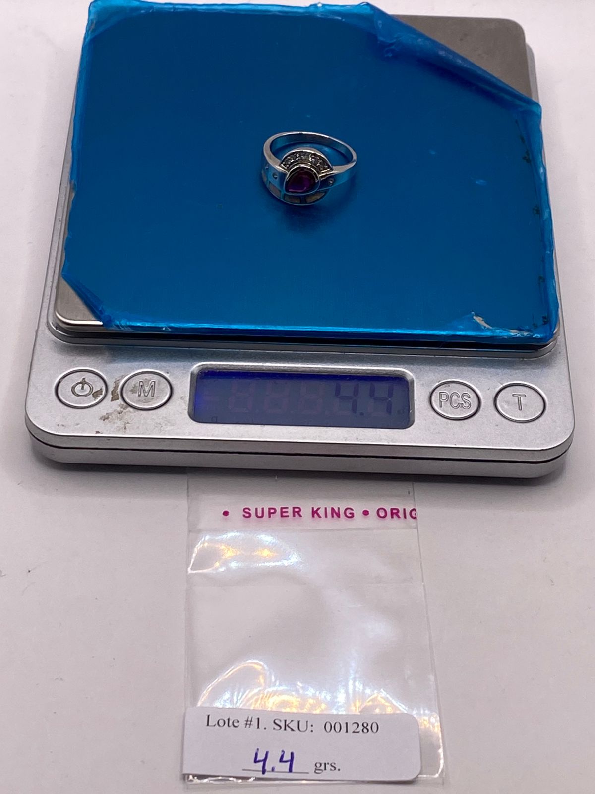 ANILLO DE PLATA LEY 925 CON ÓPALO DE FUEGO, ZIRCONIA FUCSIA Y DETALLES DE ZIRCONIA