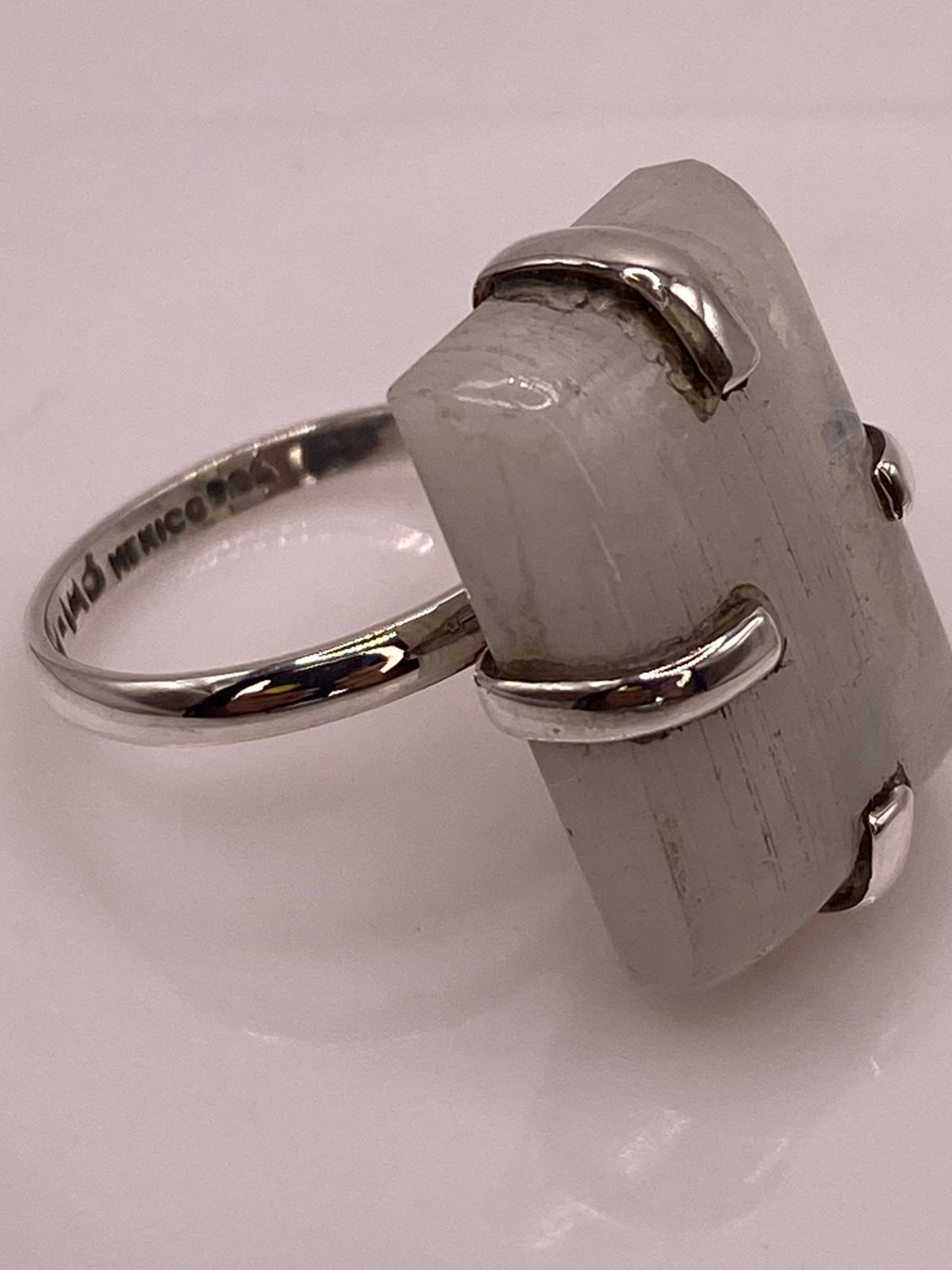 ANILLO DE PLATA LEY 925 CON PIEDRA LUNA NATURAL