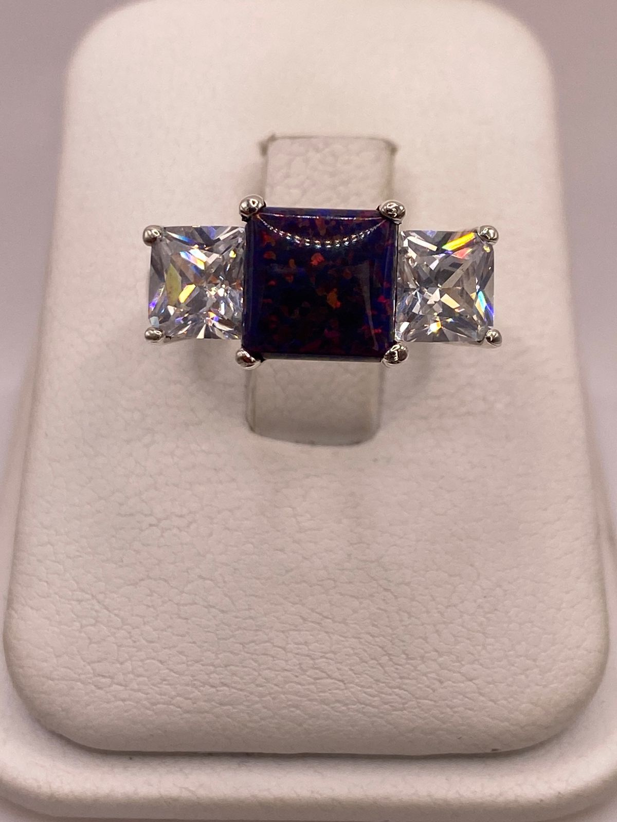 ANILLO DE PLATA LEY 925 CON PIEDRA ÓPALO AZUL Y ZIRCONIAS BLANCAS