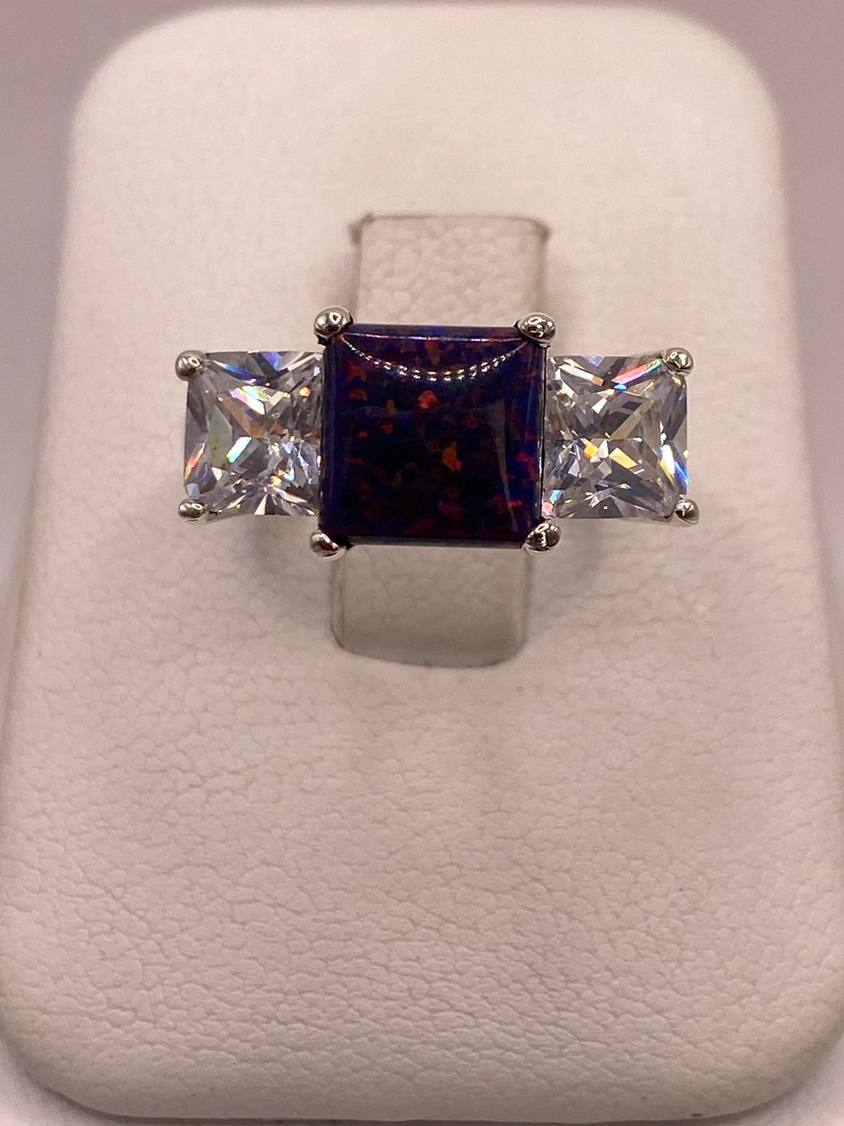 ANILLO DE PLATA LEY 925 CON PIEDRA ÓPALO AZUL Y ZIRCONIAS BLANCAS