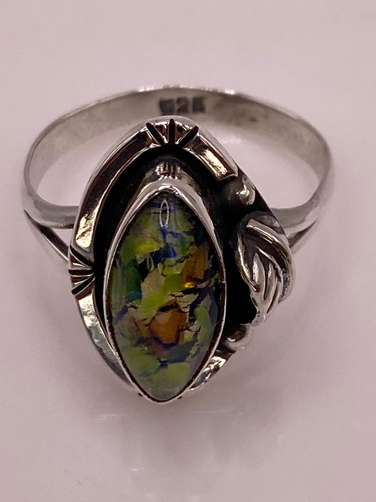 ANILLO DE PLATA LEY 925 CON VIDRIO DICROICO