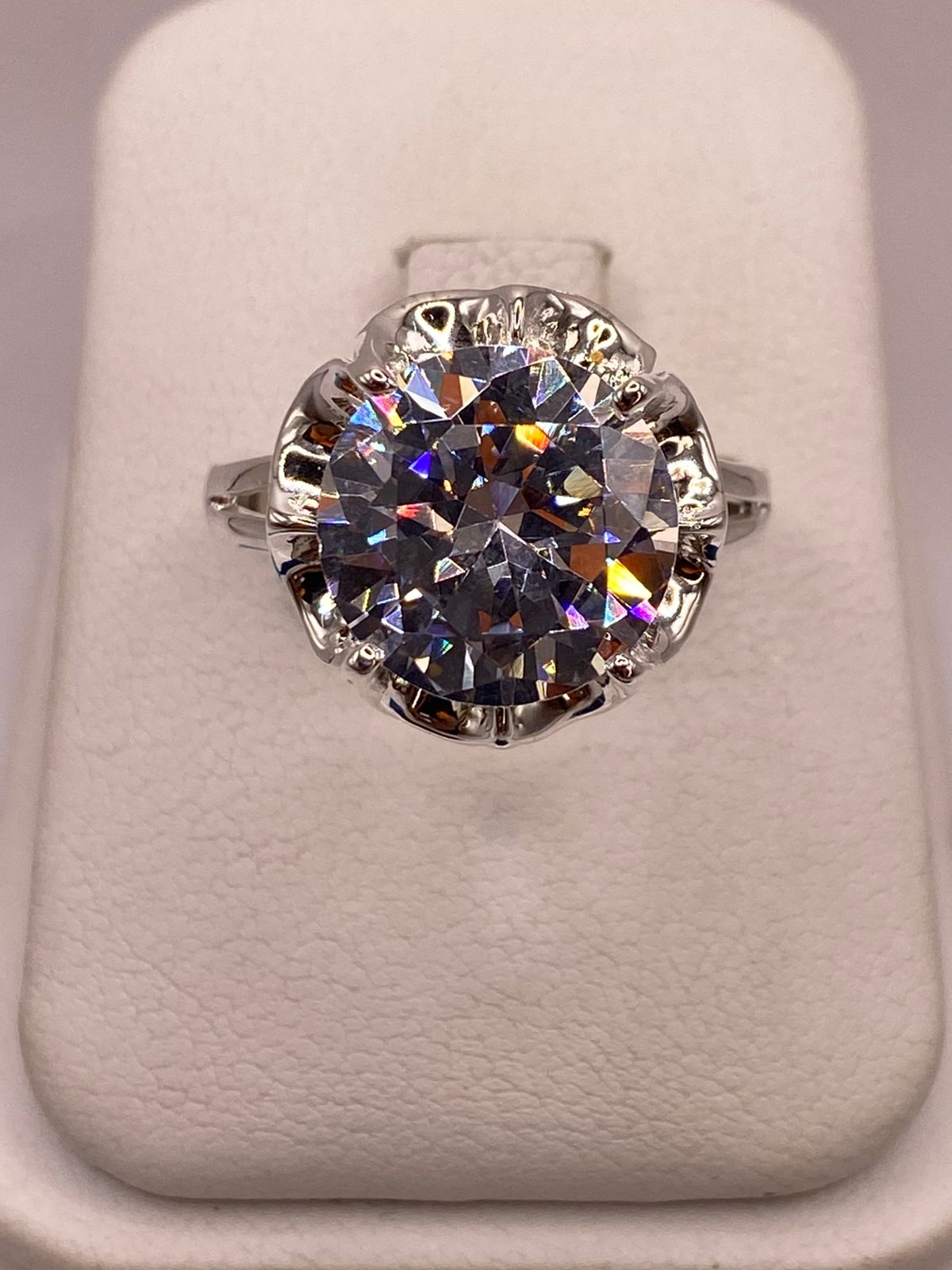 Anillo de Plata Ley 925 con Zirconia Blanca