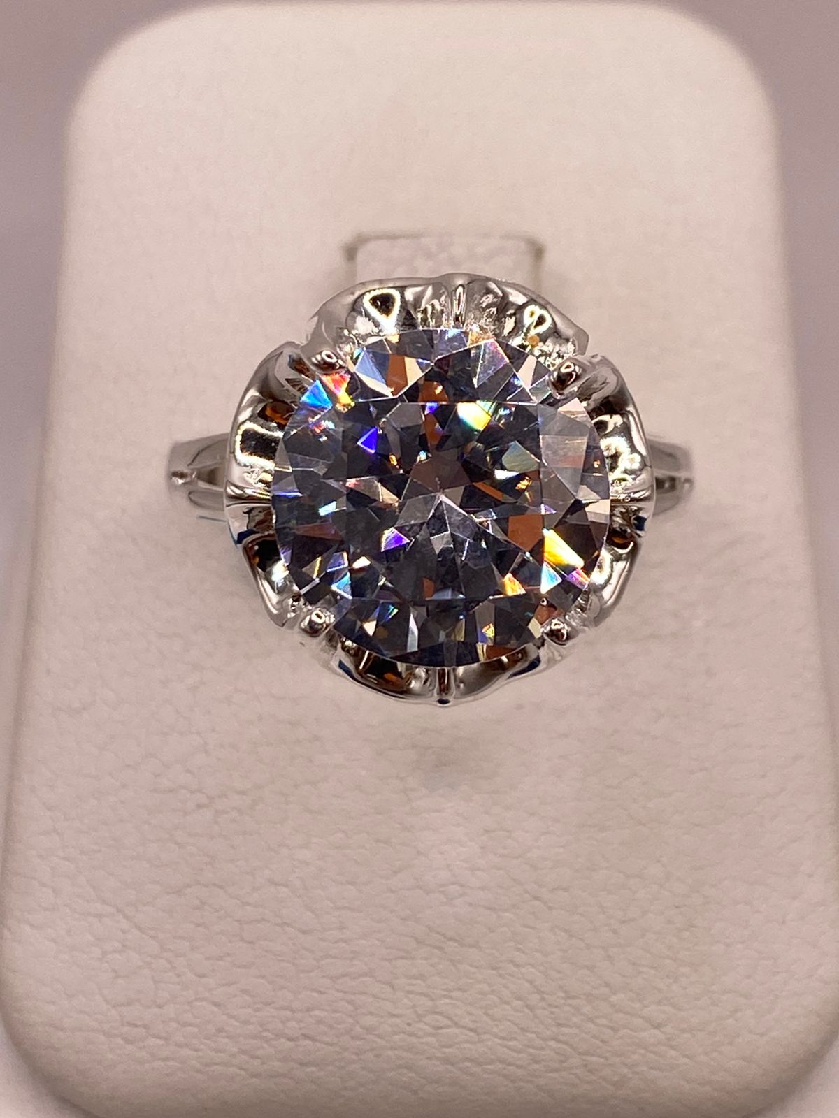 Anillo de Plata Ley 925 con Zirconia Blanca