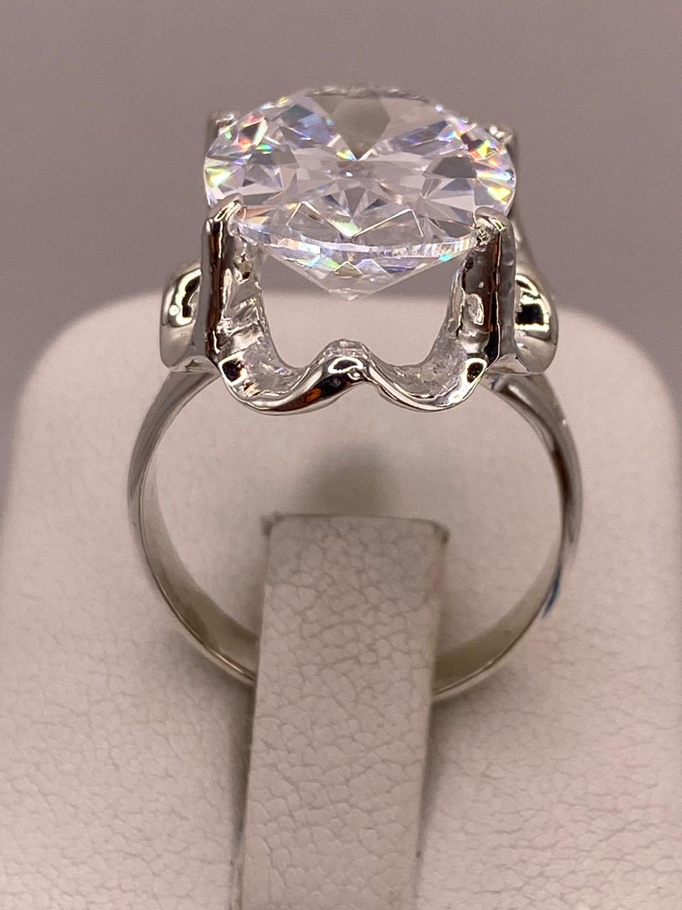 Anillo de Plata Ley 925 con Zirconia Blanca Ovalada
