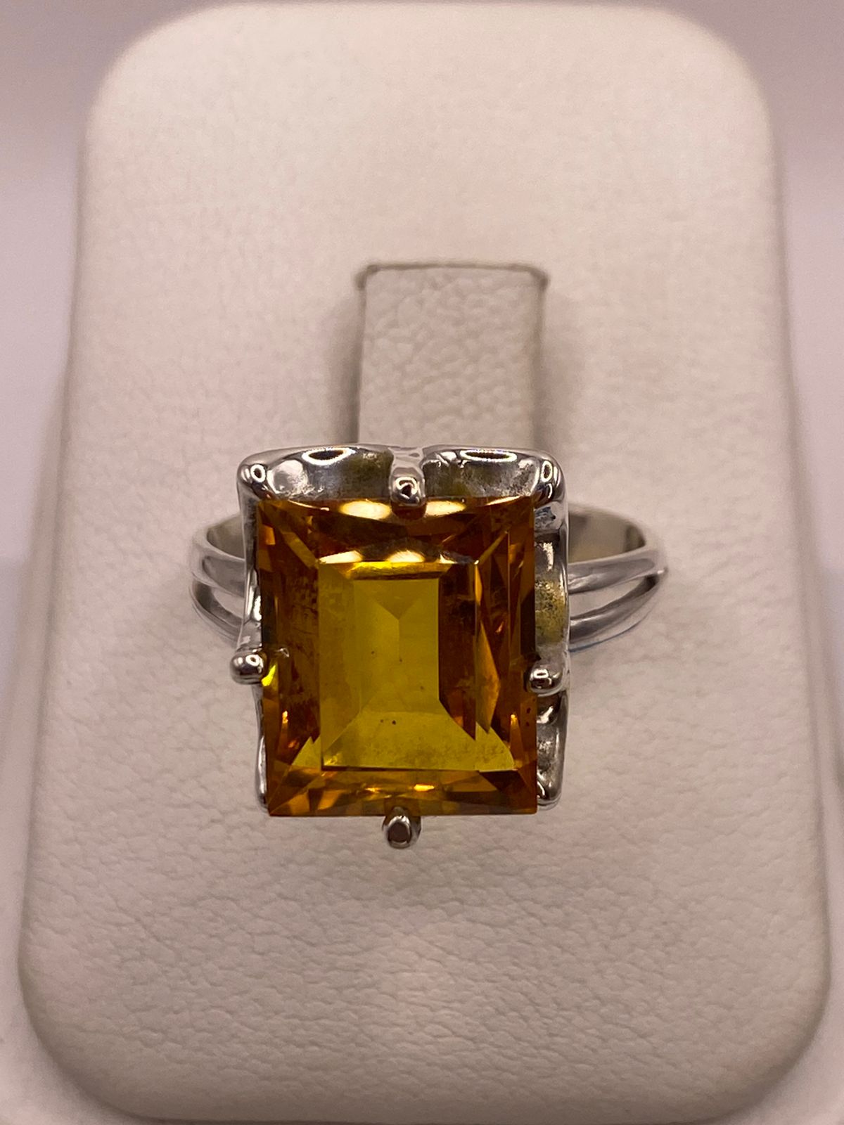ANILLO DE PLATA LEY 925 CON ZIRCONIA COLOR ÁMBAR CUADRADA