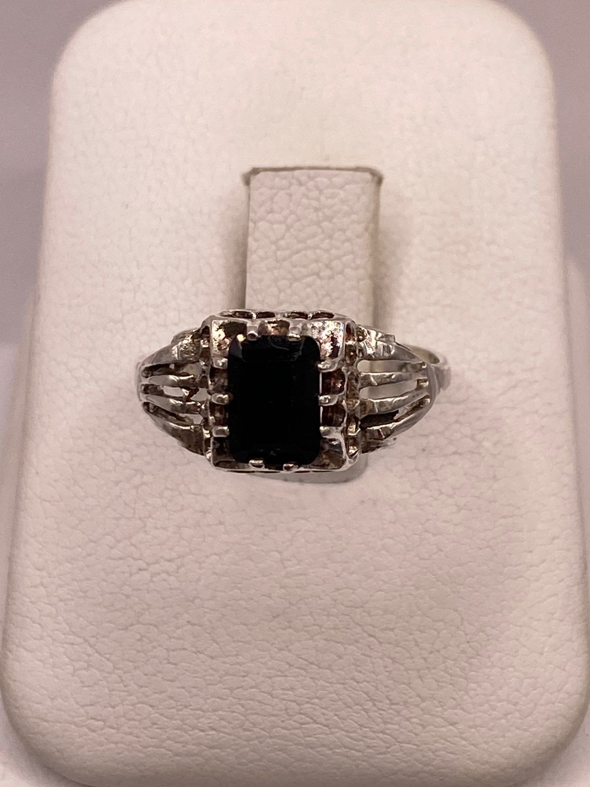 ANILLO DE PLATA LEY 925 CON ZIRCONIA NEGRA RECTANGULAR