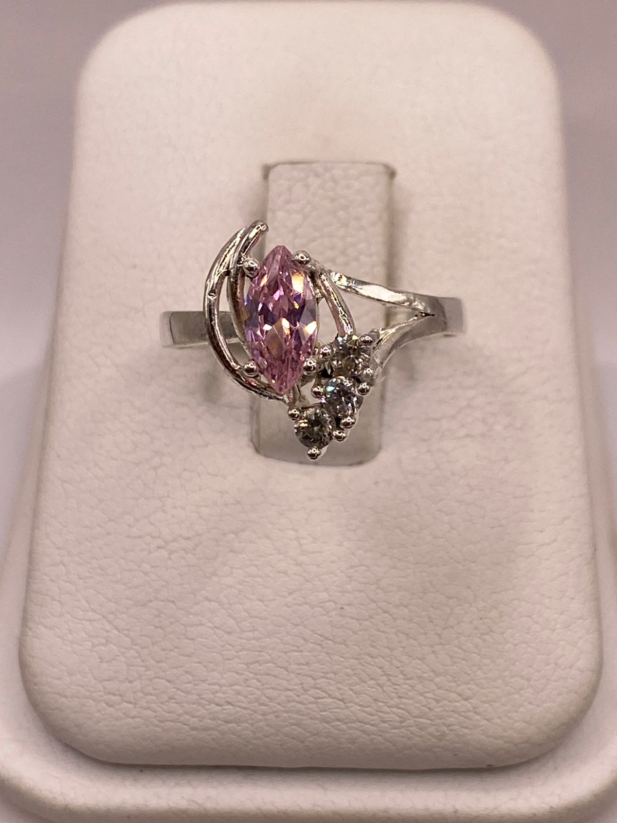 Anillo de Plata Ley 925 con Zirconia Rosa Corte Marquesa