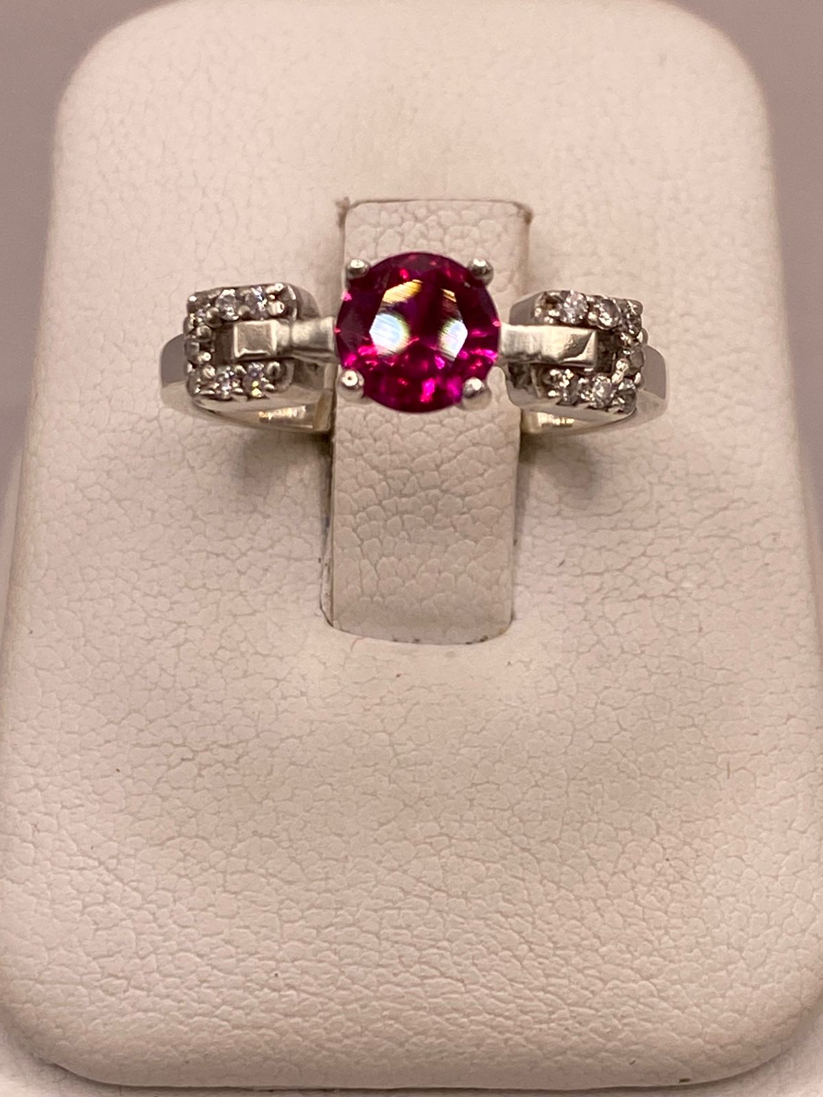 Anillo de Plata Ley 925 con Zirconia Rosa Diseño Elegante