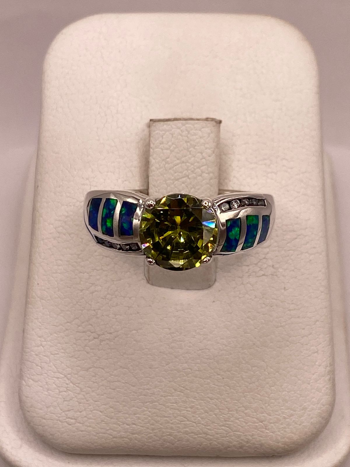 ANILLO DE PLATA LEY 925 CON ZIRCONIA VERDE OLIVO, ÓPALO DE FUEGO Y ZIRCONIAS