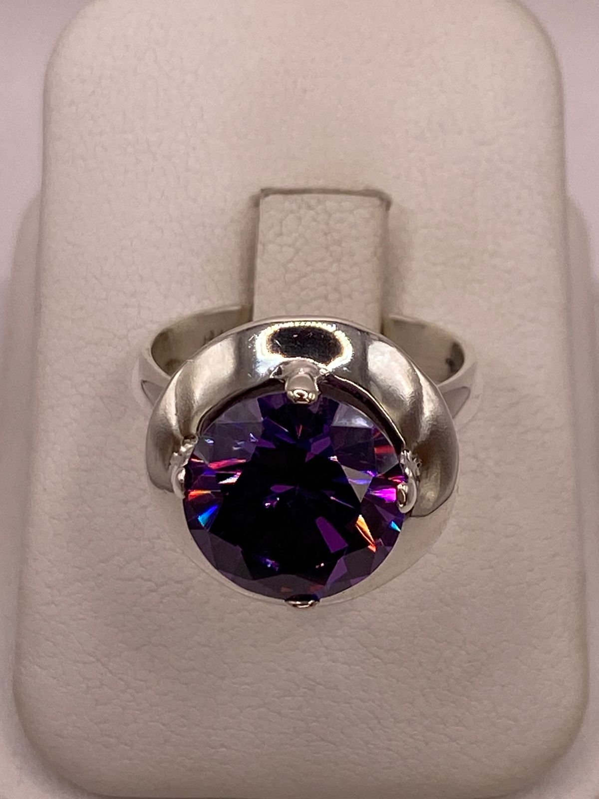 ANILLO DE PLATA LEY 925 CON ZIRCONIA VIOLETA REDONDA