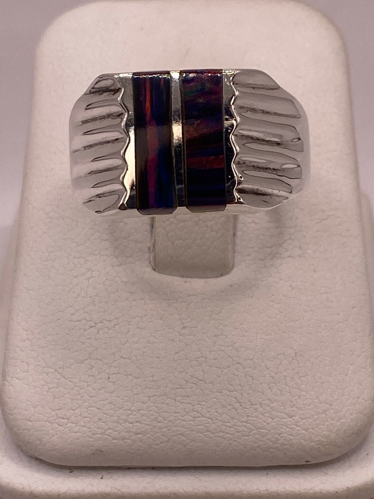 ANILLO DE PLATA LEY 950 CON INCRUSTACIÓN IRIDISCENTE