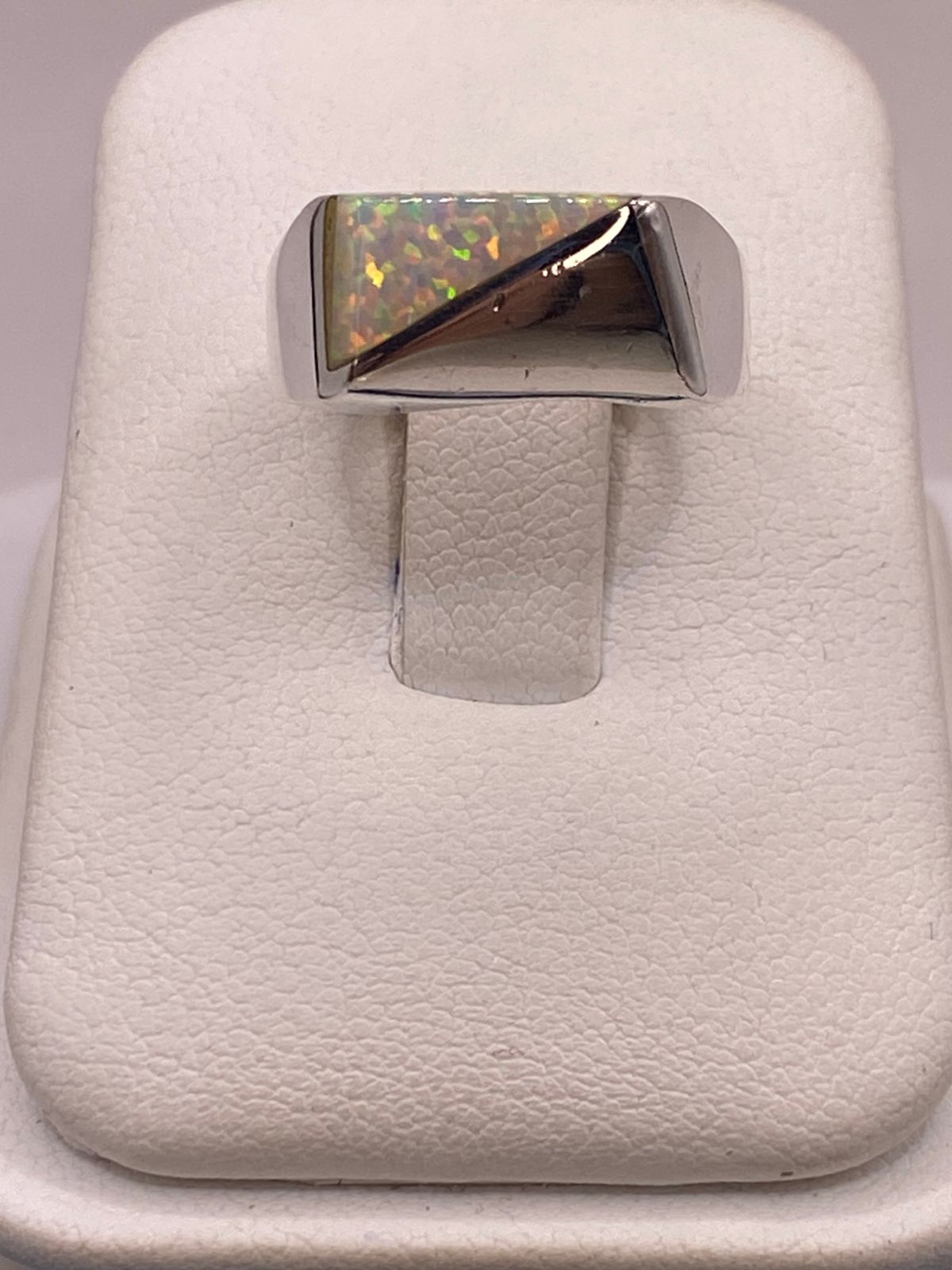 ANILLO DE PLATA LEY 950 CON ÓPALO DE FUEGO GEOMÉTRICO