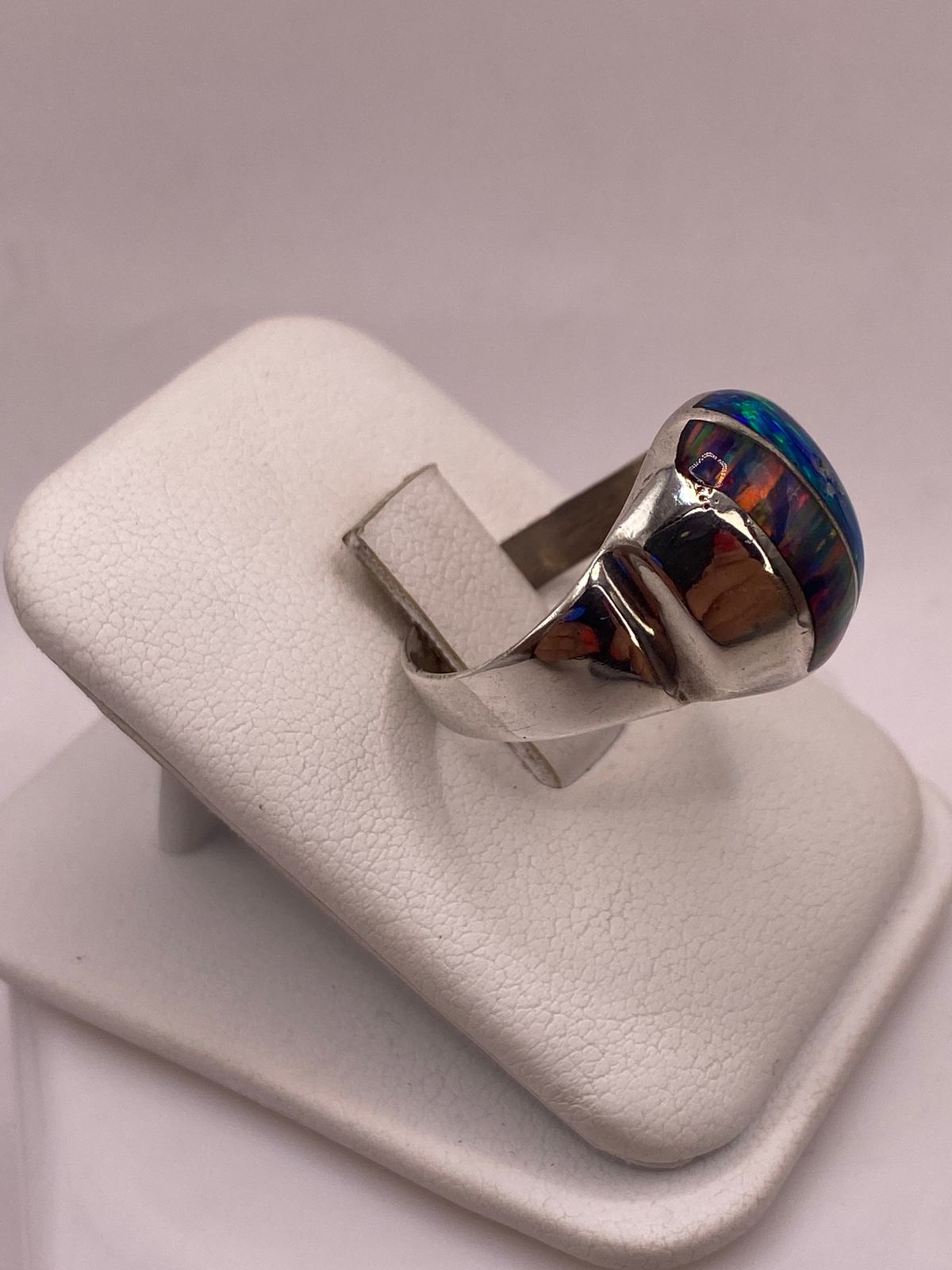 ANILLO DE PLATA LEY 950 CON ÓPALO DE FUEGO MULTICOLOR