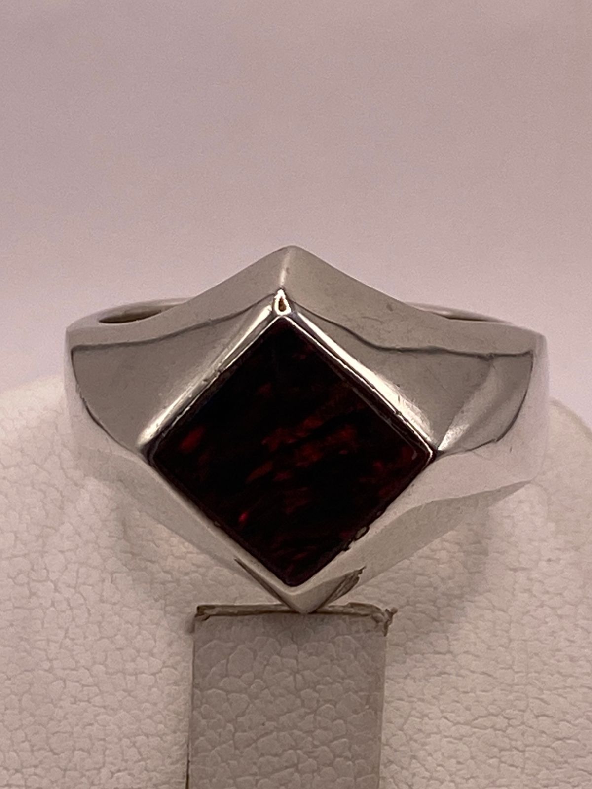ANILLO DE PLATA LEY 950 CON ÓPALO DE FUEGO ROJO