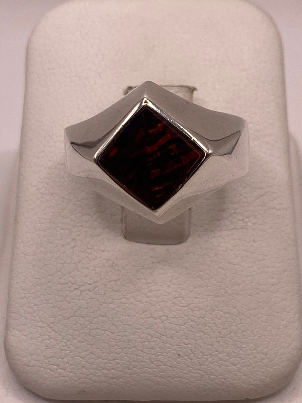 ANILLO DE PLATA LEY 950 CON ÓPALO DE FUEGO ROJO