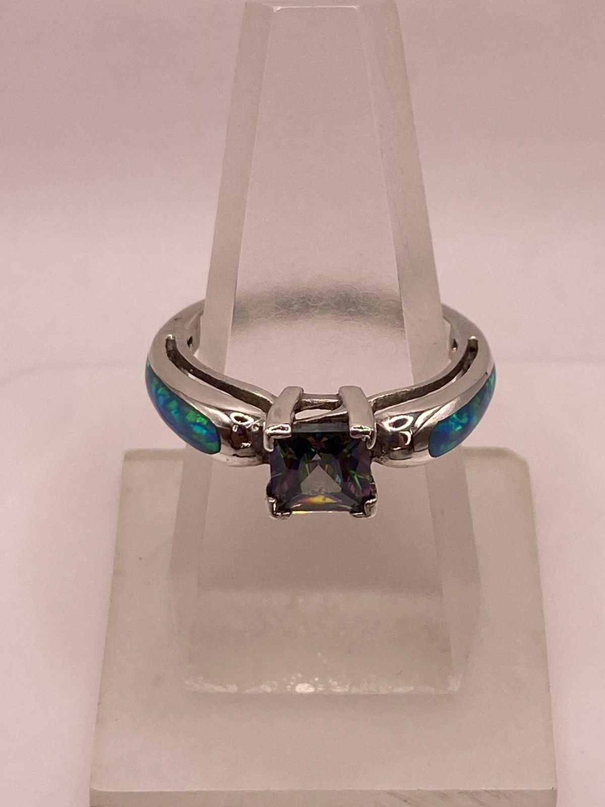 ANILLO DE PLATA LEY 950 CON ÓPALO DE FUEGO Y ZIRCONIA