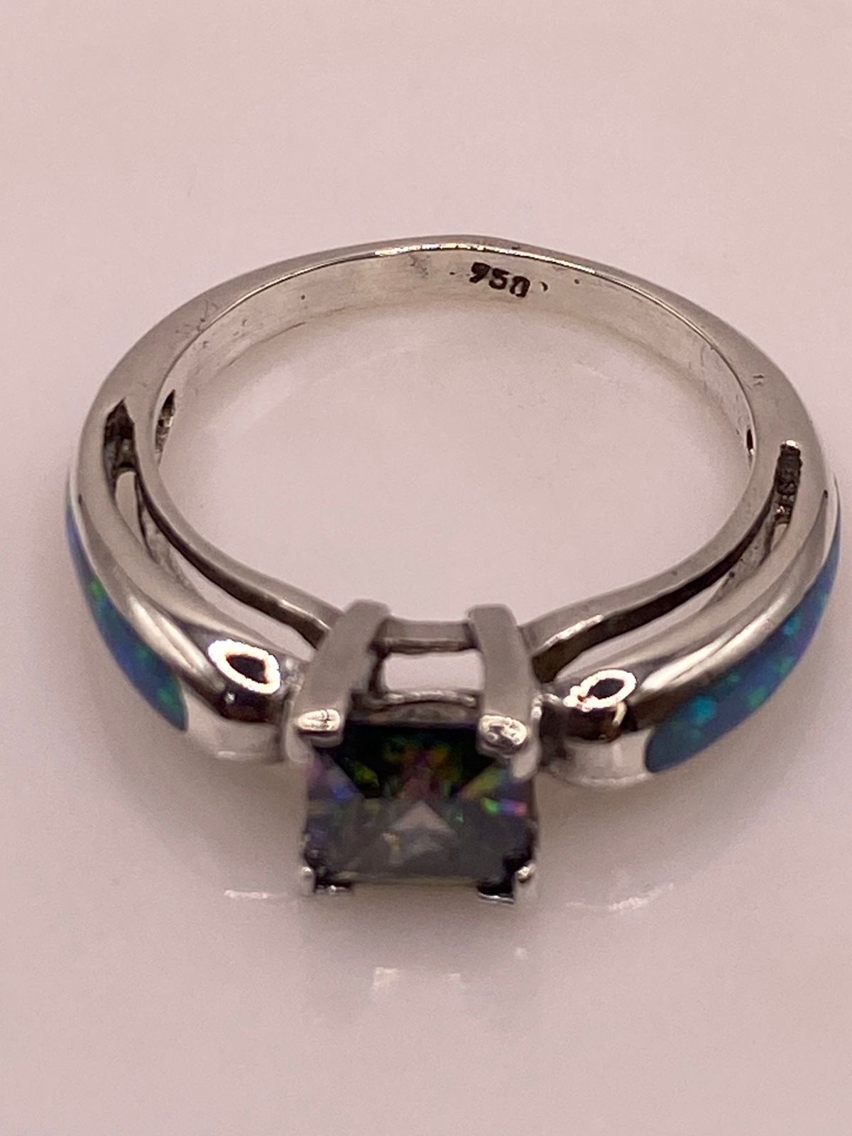 ANILLO DE PLATA LEY 950 CON ÓPALO DE FUEGO Y ZIRCONIA
