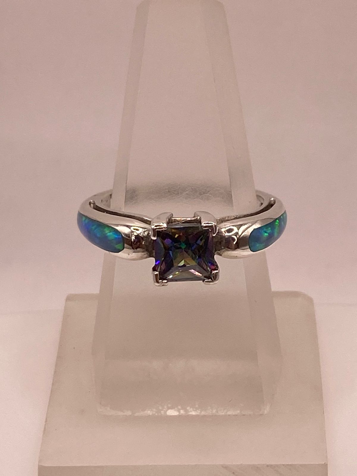 ANILLO DE PLATA LEY 950 CON ÓPALO DE FUEGO Y ZIRCONIA