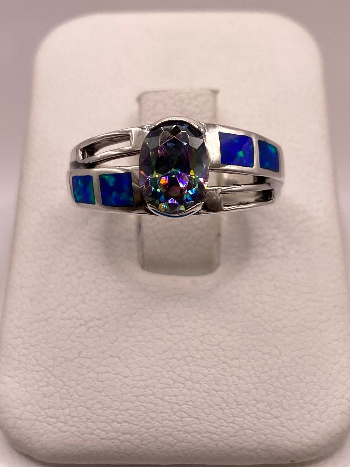 ANILLO DE PLATA LEY 950 CON ÓPALO DE FUEGO Y ZIRCONIA TORNASOL