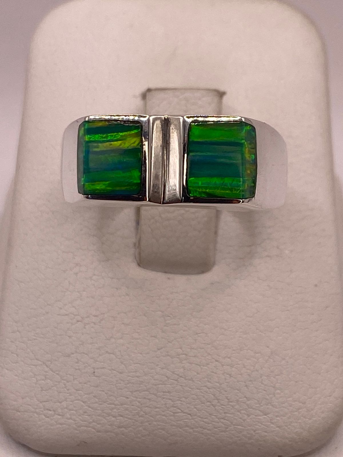 ANILLO DE PLATA LEY 950 CON ÓPALO IRIDISCENTE