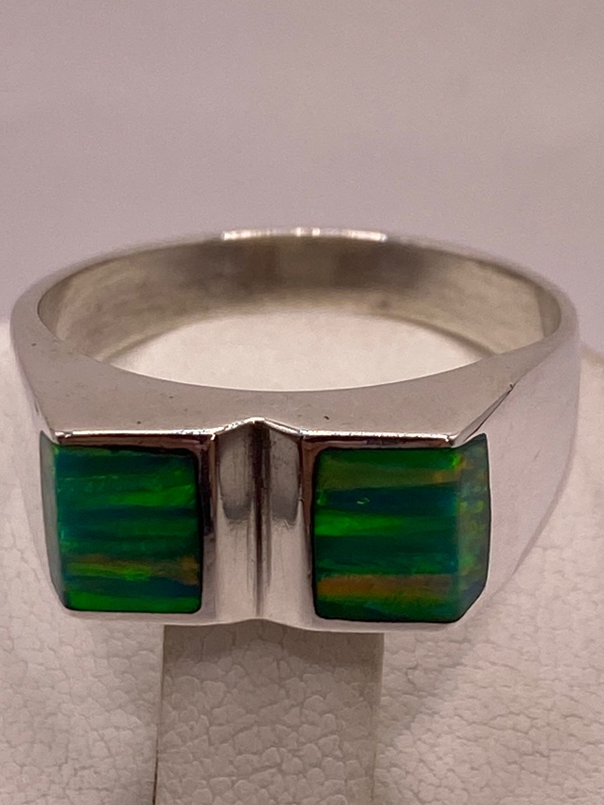 ANILLO DE PLATA LEY 950 CON ÓPALO IRIDISCENTE
