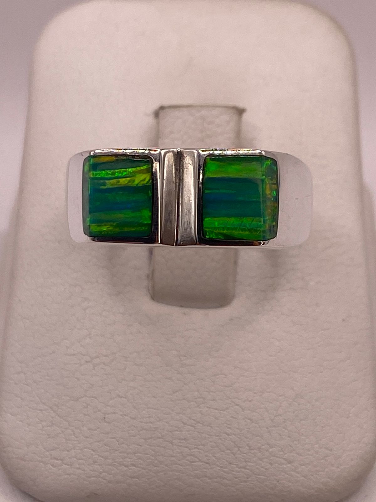 ANILLO DE PLATA LEY 950 CON ÓPALO IRIDISCENTE
