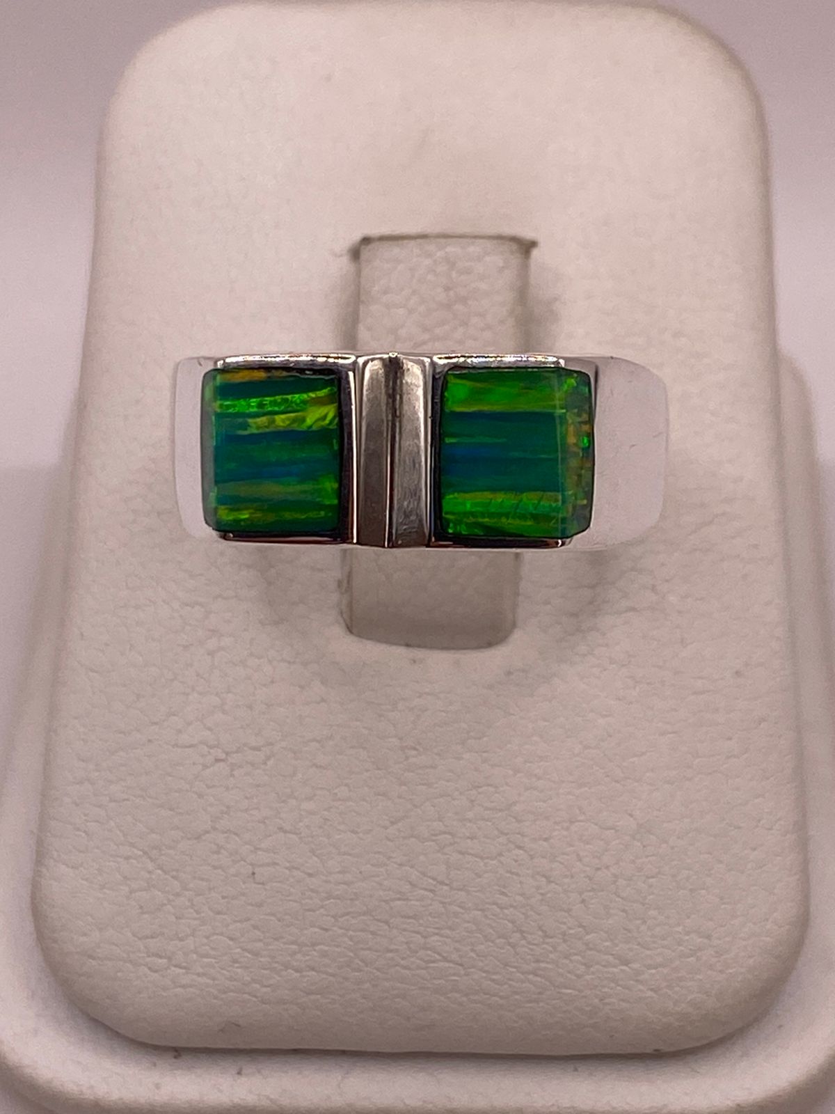 ANILLO DE PLATA LEY 950 CON ÓPALO IRIDISCENTE