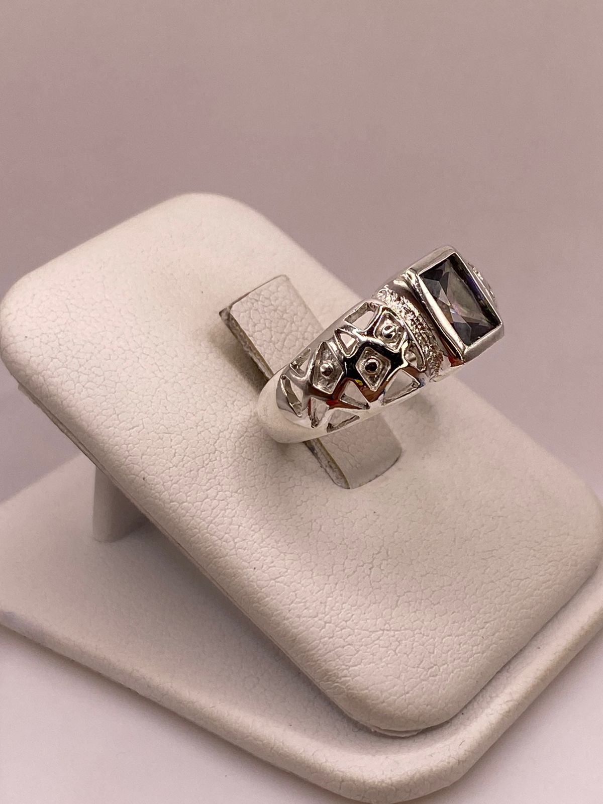 Anillo de Plata con Zirconia Diseño Elegante Plata Ley 950