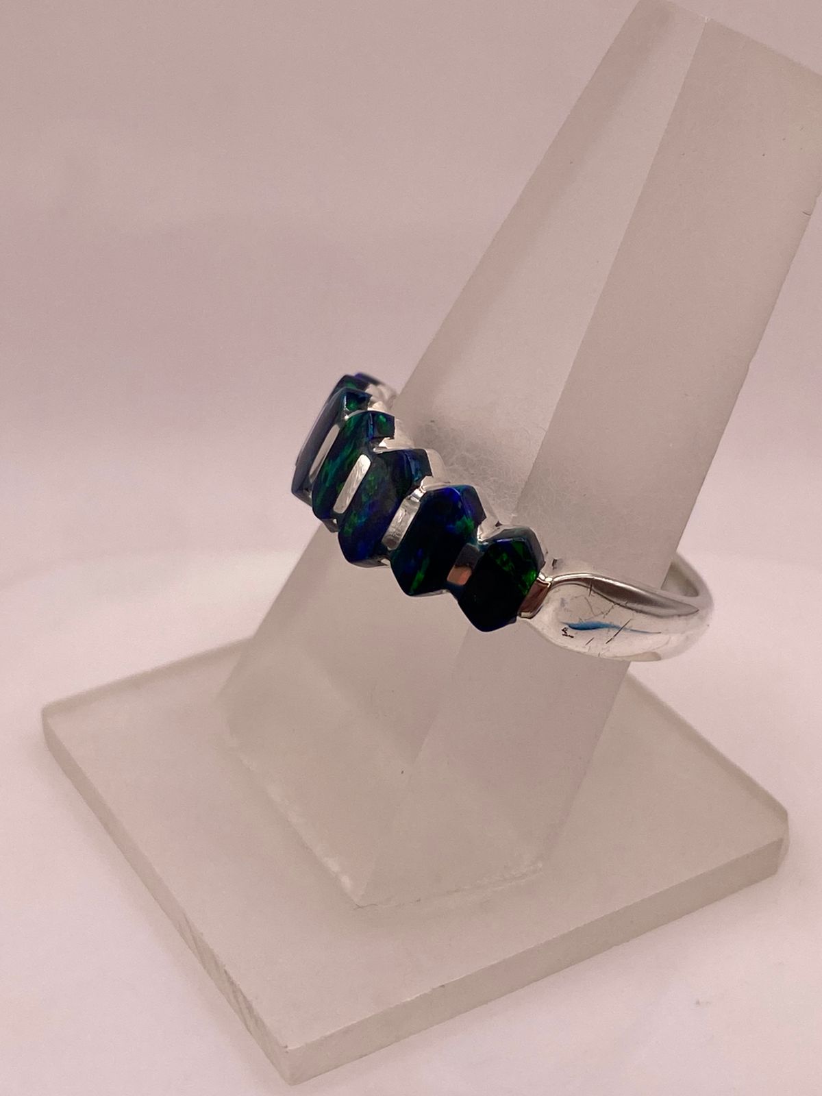 💙 ANILLO DE PLATA .950 CON ÓPALO DE FUEGO AZUL DISEÑO CONTEMPORÁNEO MULTIPIEDRA