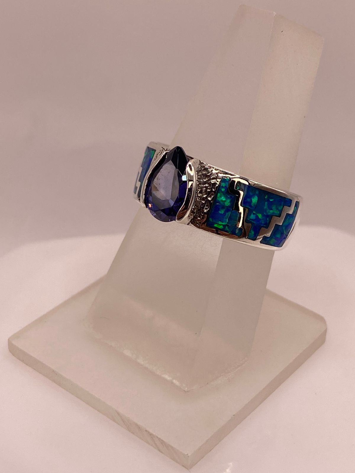 ANILLO DE PLATA .950 CON ZIRCONIA AZUL Y ÓPALO DISEÑO GRECA
