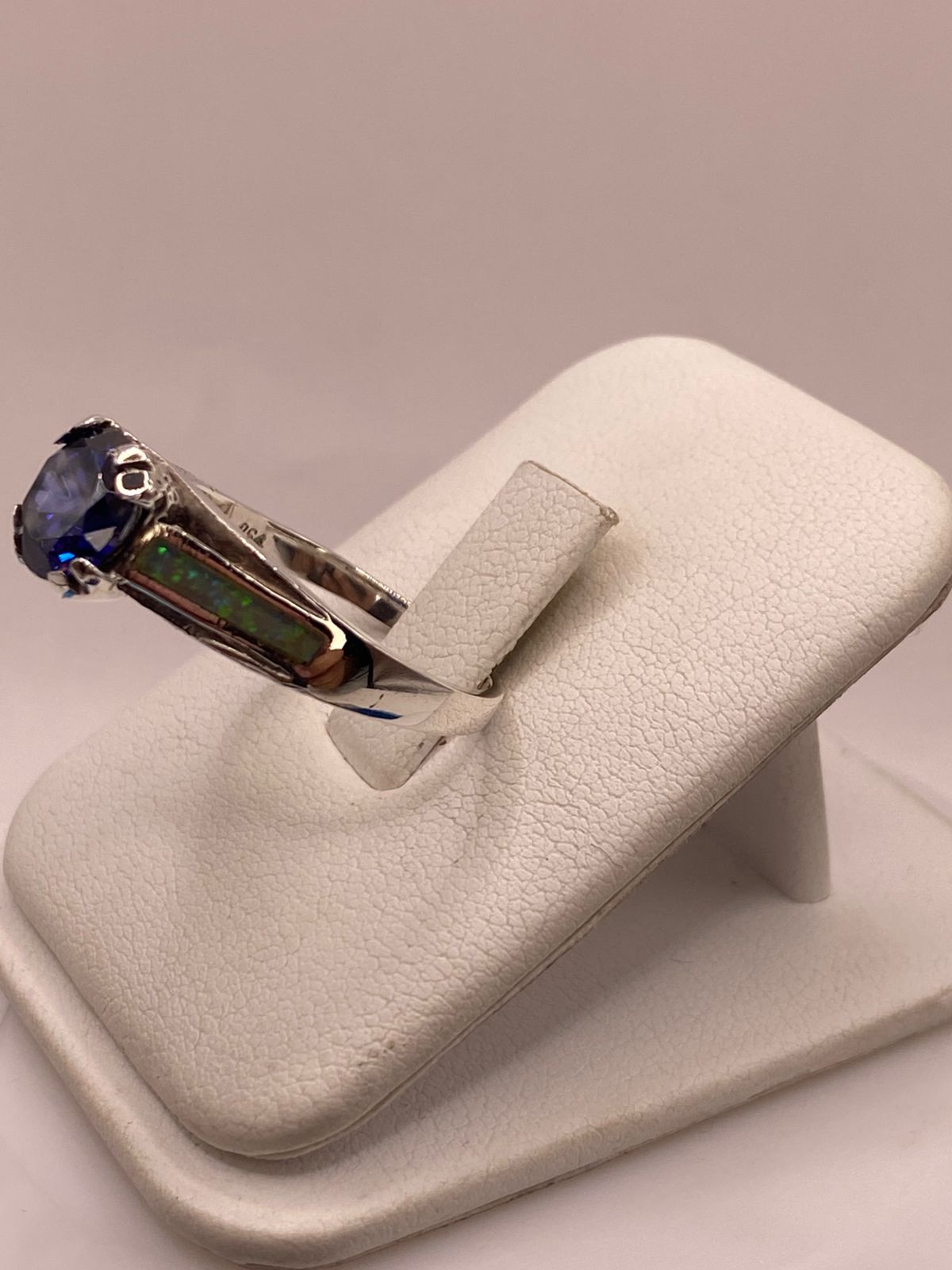 💙 ANILLO DE PLATA .950 CON ZIRCONIA AZUL Y ÓPALO DE FUEGO  DISEÑO SOLITARIO