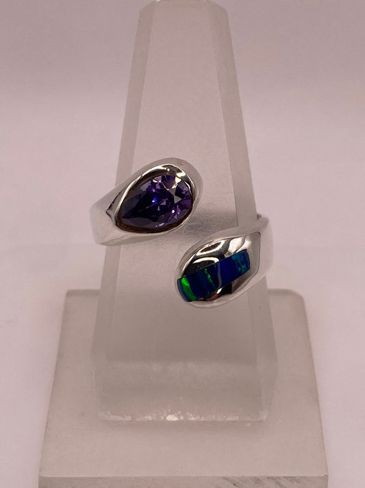 💜 Anillo de Plata .950 con Zirconia Morada y Ópalo de Fuego Diseño Abierto Moderno — ángulo diagonal