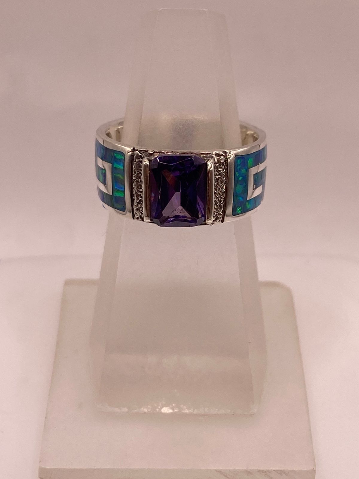 ANILLO DE PLATA .950 CON ZIRCONIA MORADA Y ÓPALO DE FUEGO DISEÑO GRECA