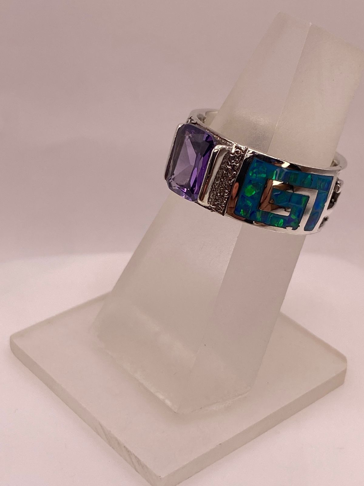 ANILLO DE PLATA .950 CON ZIRCONIA MORADA Y ÓPALO DE FUEGO DISEÑO GRECA