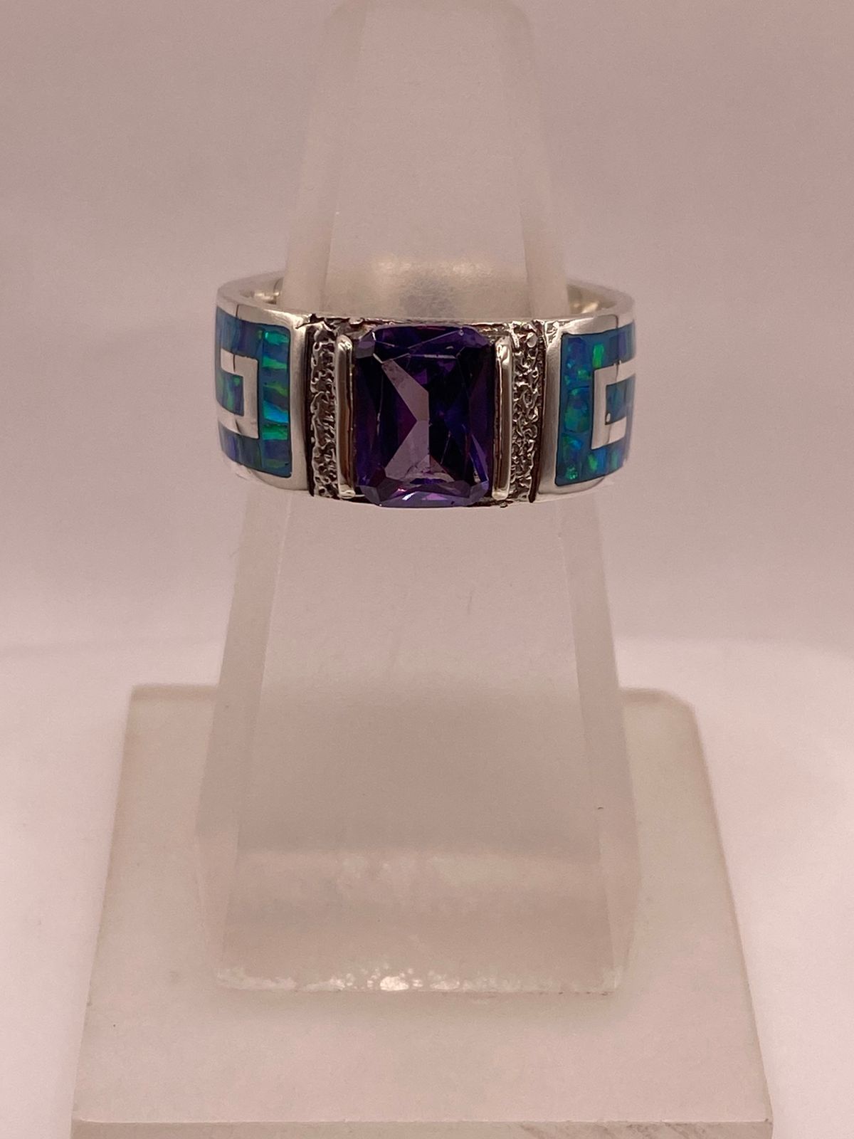 ANILLO DE PLATA .950 CON ZIRCONIA MORADA Y ÓPALO DE FUEGO DISEÑO GRECA