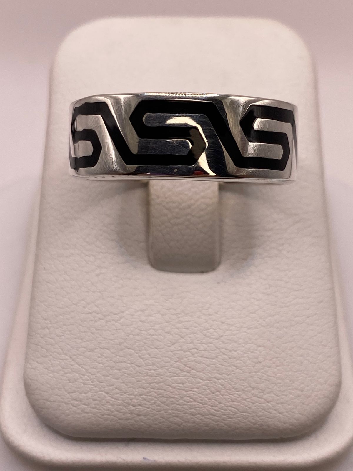 Anillo de Plata .925 con Greca Prehispánica — vista lateral