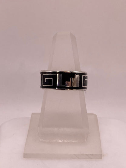 Anillo de Plata .925 con Obsidiana y Greca Prehispánica, vista frontal