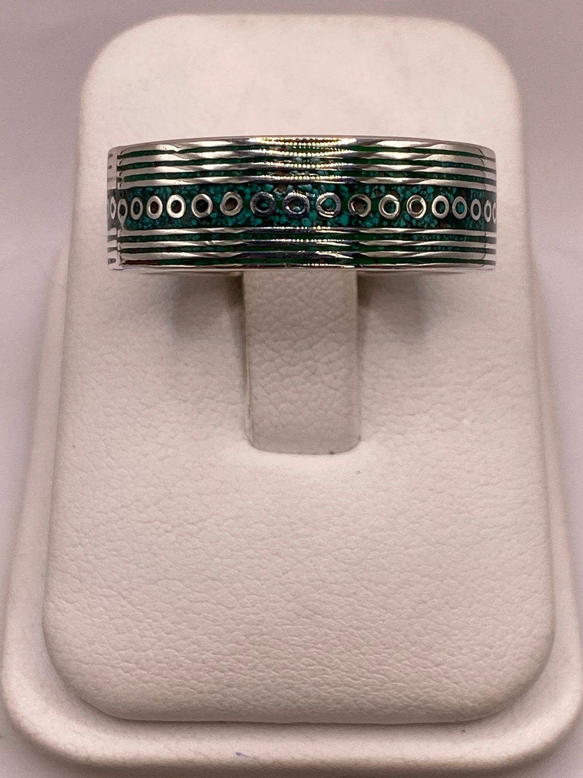Anillo Plata .925 con Incrustación Verde y Detalles Geométricos