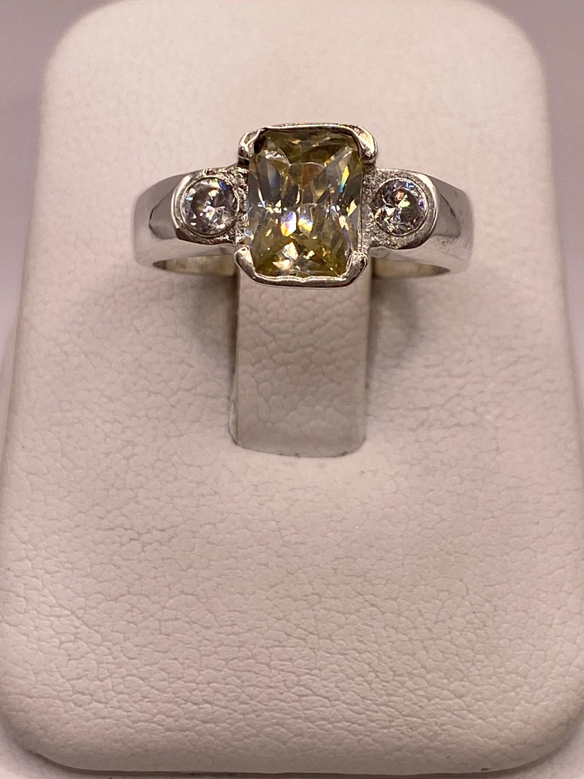 Anillo de Plata 925 con Zirconia Amarilla