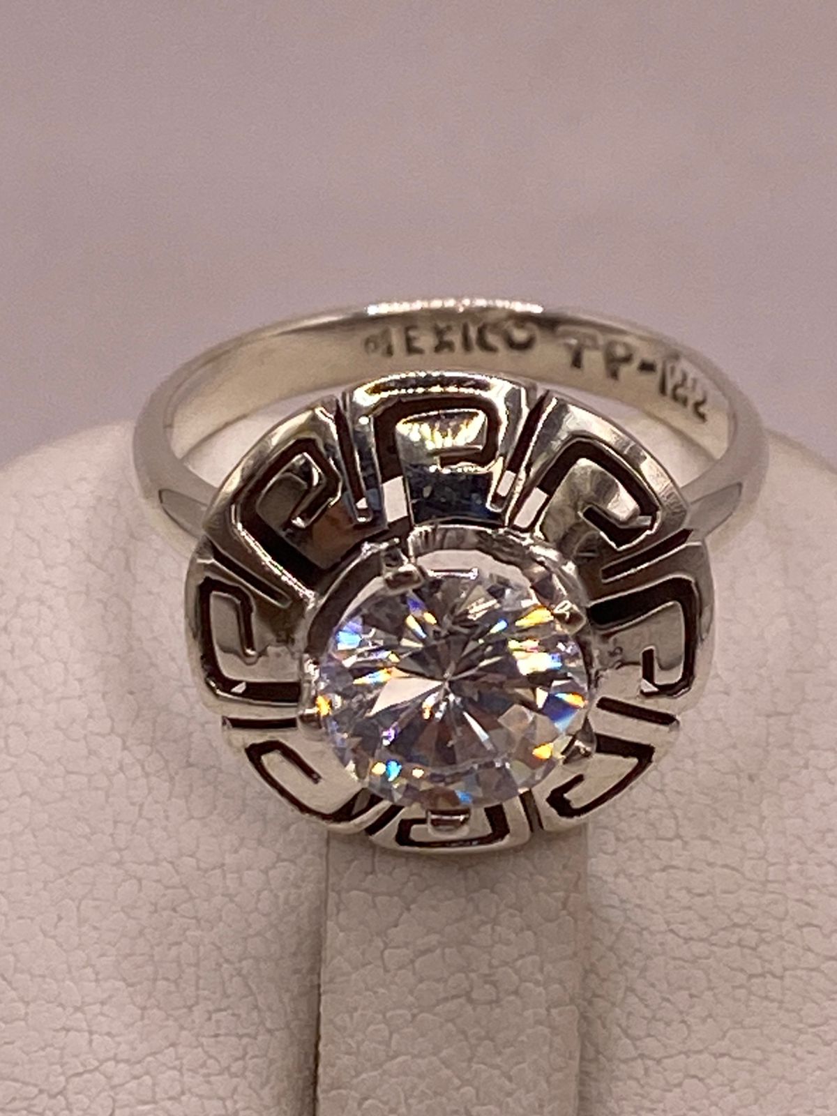 ANILLO DE PLATA 925 CON ZIRCONIA BLANCA FACETADA DISEÑO CIRCULAR TIPO GRECA