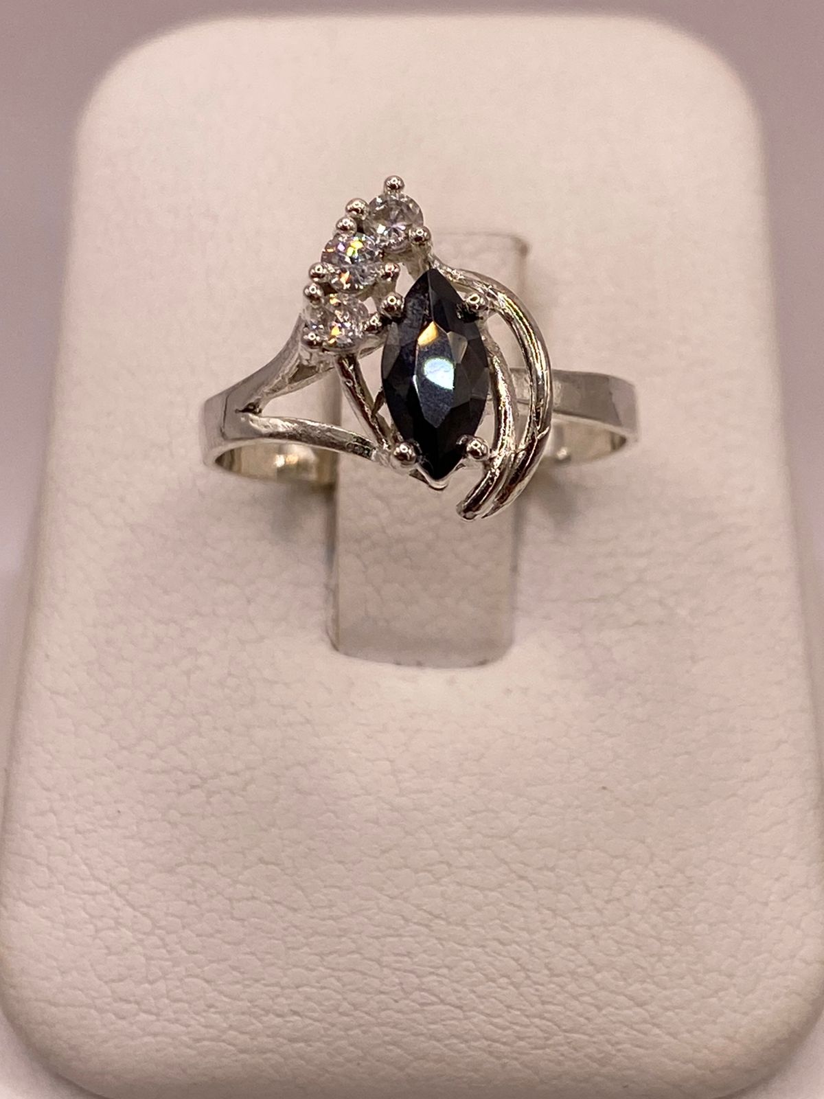 Anillo de Plata 925 con Zirconia Negra Corte Marquesa