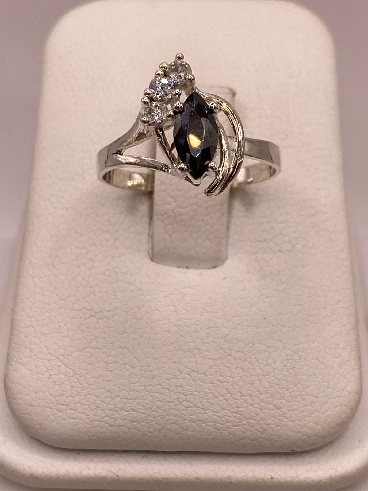 Anillo de Plata 925 con Zirconia Negra Corte Marquesa